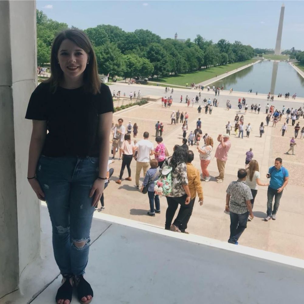 Meet your Posher, Tayia